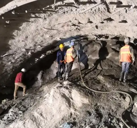 崇义拱顶带模注浆料的施工流程及注意事项